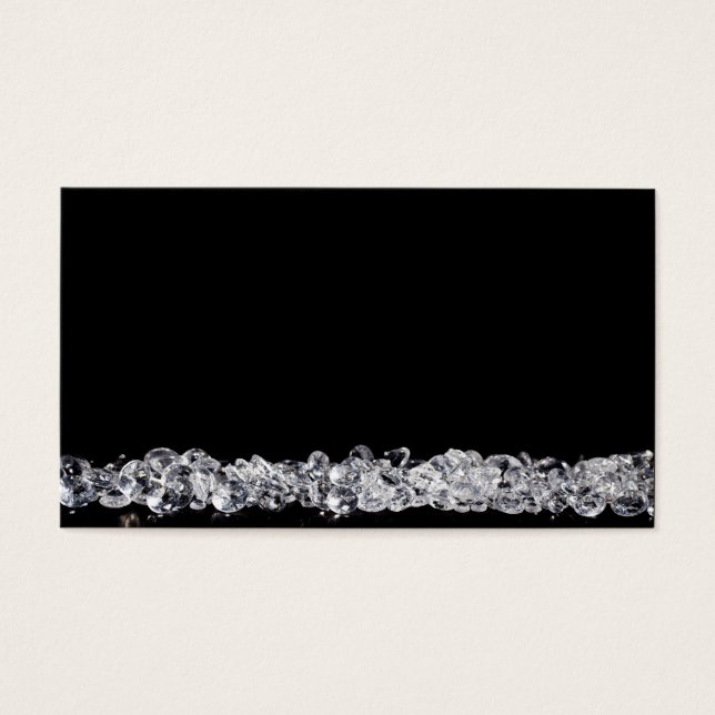 黒い背景のダイヤモンド (正面)