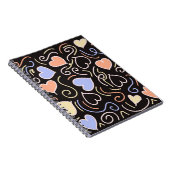 黒い背景のハートに明るい色のメモ ノートブック (右側)