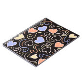 黒い背景のハートに明るい色のメモ ノートブック (左側)