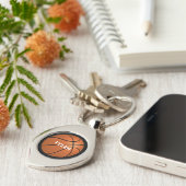 黒い背景のバスケットボール、白い名前 キーホルダー (側面)