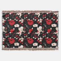 黒い背景のバレンタインの日のパターン