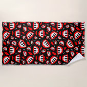 黒い背景のピアノスマイルパターン ビーチタオル (正面)