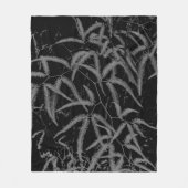 黒い背景のピローケースduvetと灰色のシダ フリースブランケット (正面)