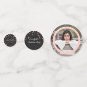 黒い背景のピンクと金ゴールドのグリッター紙吹雪 コンフェッティ (正面)