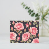 黒い背景のピンク色のバラ ポストカード (スタンド正面)