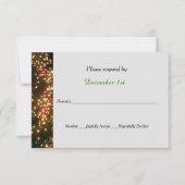 黒い背景のライトのついたクリスマスツリー ウェディング RSVP 招待状 (正面)