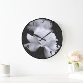 黒い背景のルーズホワイトリーフバラ ラージ壁時計 (ホーム)