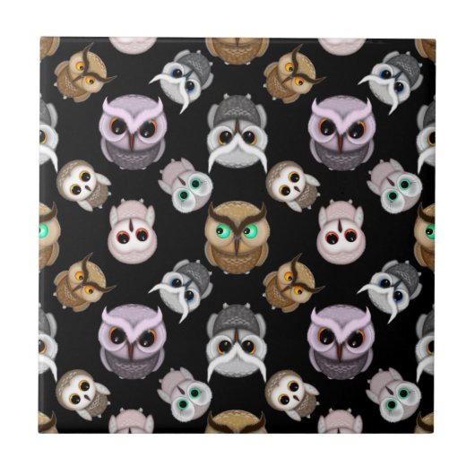黒い背景の上にかわいいフクロウイラストレーション タイル (正面)
