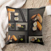 黒い背景の寿司のコレクション クッション (ブランケット)