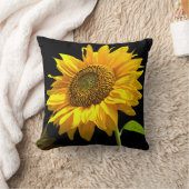 黒い背景の明るいヒマワリ クッション (ブランケット)