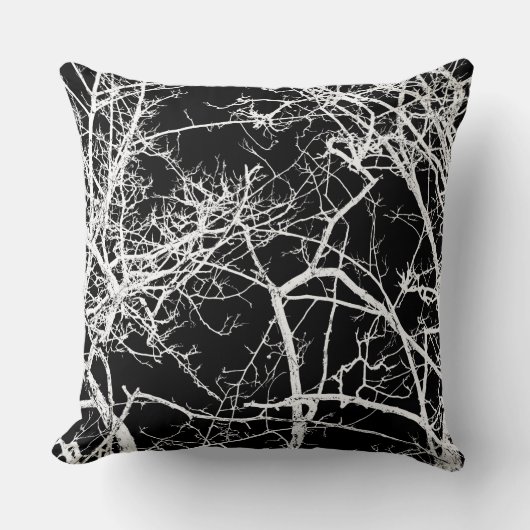黒い背景の木の枝 クッション (正面)