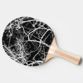 黒い背景の木の枝 卓球ラケット (横)