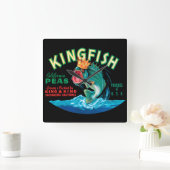 黒い背景の王冠を身に着けている低音の魚 スクエア壁時計 (ホーム)