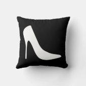 黒い背景の白いハイヒール靴 クッション (裏面)