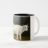 黒い背景の白い牛（家畜） ツートーンマグカップ (正面右)