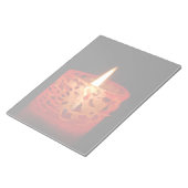 黒い背景の蝋燭 ノートパッド (アングル)