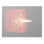 黒い背景の蝋燭 ノートパッド (正面)