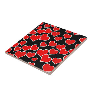 黒い背景の赤いハート タイル