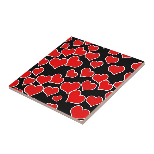 黒い背景の赤いハート タイル (側面)