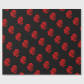 黒い背景の赤いバラ ラッピングペーパー (フラット)
