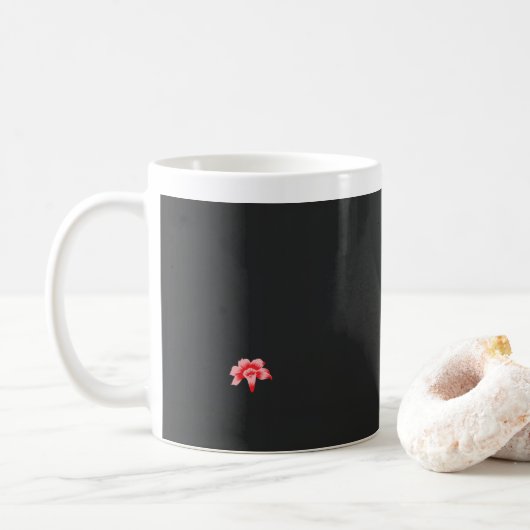 黒い背景の赤い花 コーヒーマグカップ (ドーナツ)