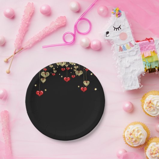 黒い背景の金ゴールドと赤いハート ペーパープレート (パーティー)