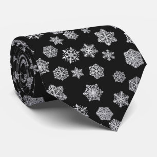黒い背景の銀製の雪片 ネクタイ