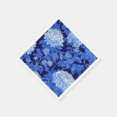 黒い背景の青いChinoiserieフローラ スタンダードカクテルナプキン (角)