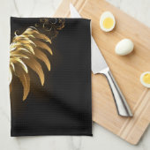 黒い背景の黄金の天使の翼 キッチンタオル (四つ折り)