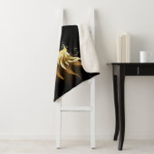 黒い背景の黄金の天使の翼 シェルパブランケット (インサイチュ)