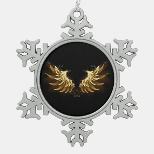 黒い背景の黄金の天使の翼 スノーフレークピューターオーナメント (正面)