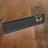 黒い背景の黄金の天使の翼 デスクネームプレート (側面)