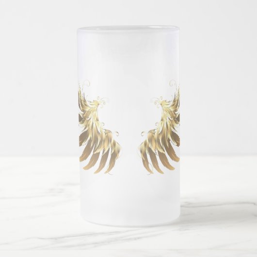 黒い背景の黄金の天使の翼 フロストグラスビールジョッキ (中央)