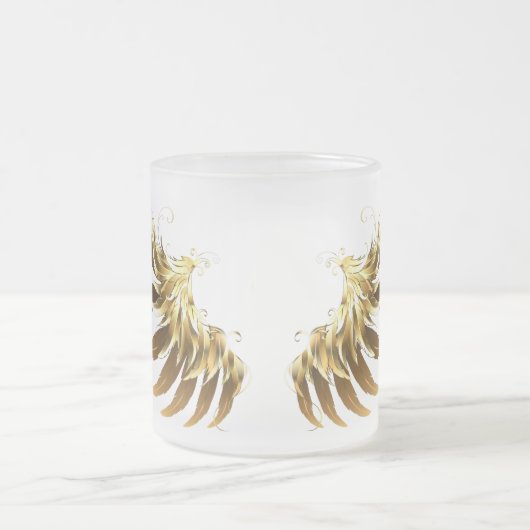 黒い背景の黄金の天使の翼 フロストグラスマグカップ (中央)