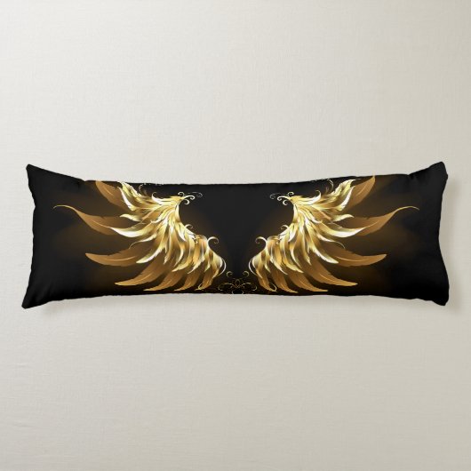 黒い背景の黄金の天使の翼 ボディピロー (正面)