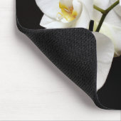 黒い背景を持つ美しい白い蘭 マウスパッド (コーナー)
