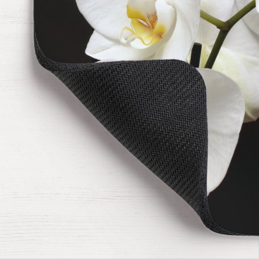 黒い背景を持つ美しい白い蘭 マウスパッド (コーナー)