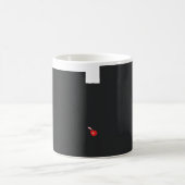 黒い背景を持つ赤い花 コーヒーマグカップ (中央)