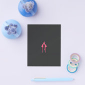 黒い背景を持つ3つのピンク色の花 チラシ (シングル)