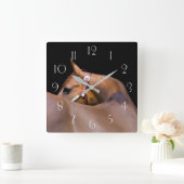 黒い背景を持つ4分の1の馬 スクエア壁時計 (ホーム)