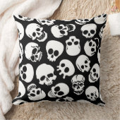 黒い背景パターンのスカル クッション (ブランケット)