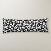 黒い背景パターンのスカル ボディピロー (裏面)