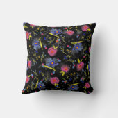 黒い背景フローラピンクブルーパターンデザイン クッション (裏面)