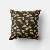 黒い背景葉に金銀杏の クッション (裏面)