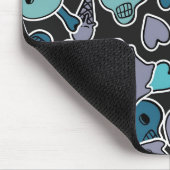 黒い背景2のスカルおよびハート マウスパッド (コーナー)