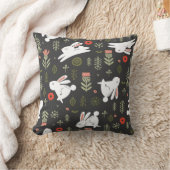 黒い背景、白いウサギ、フローラヴィンテージ。 クッション (ブランケット)