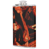 黒い背景、黒いサケまたはサンゴが破壊された フラスク (左)