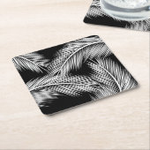 黒い色の背景に白いヤシの離れ スクエアペーパーコースター (アングル)