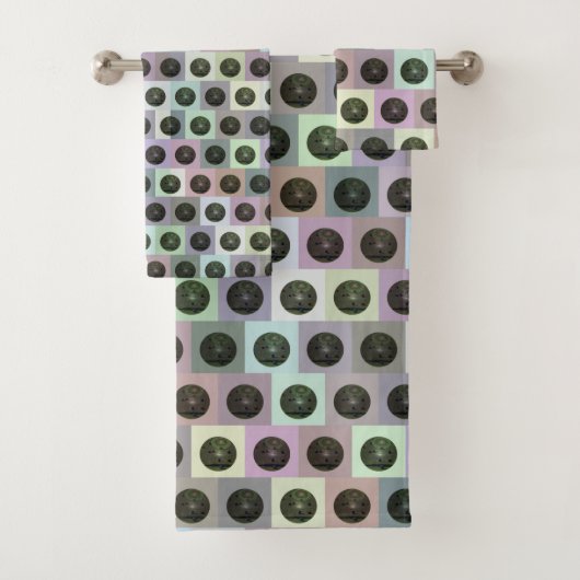 黒い芝生の上に色のついた四角い鉢が バスタオルセット (インサイチュ)