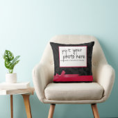 黒い花のショッキングピンクのリボンおよび弓写真 クッション (椅子)